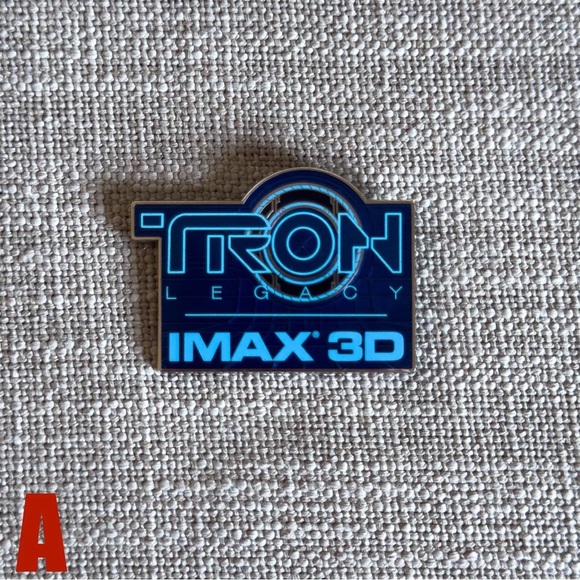 2010 Brand New Disney TRON Legacy IMAX 3D Promo Pin LA Times Hero Complex Rare - Picture 1 of 7